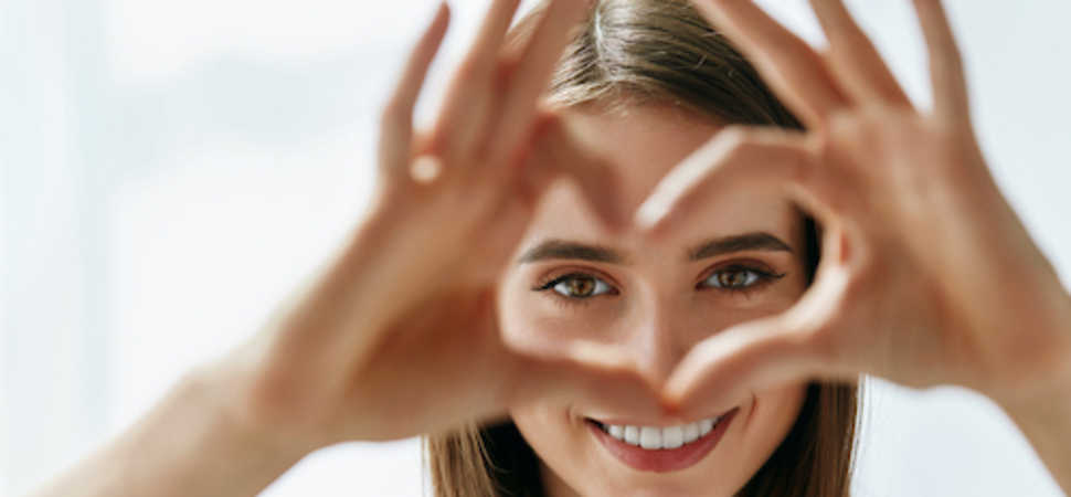 How to Reduce the Impact of Ageing and Female Hormones on Eye Health